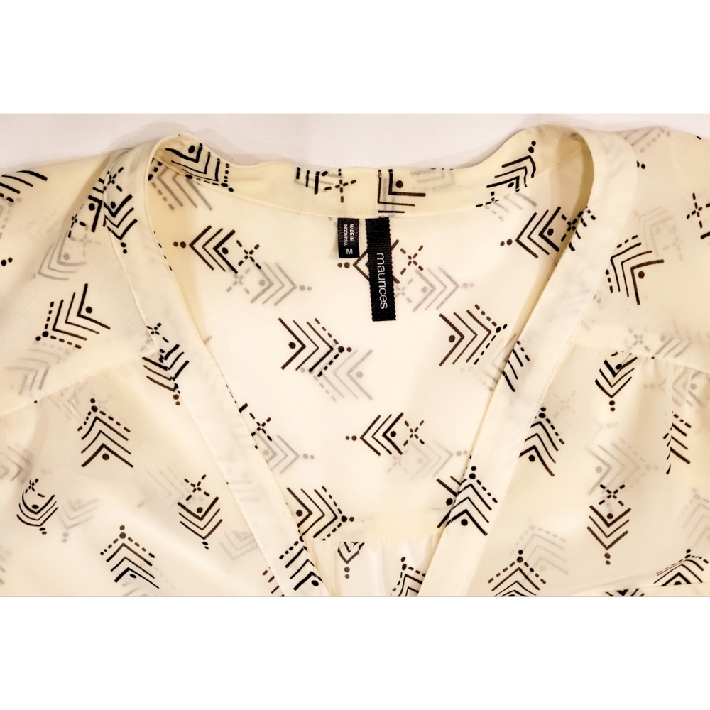 Patterned Button Sleeve Pocket Top - Picture 4 of 4